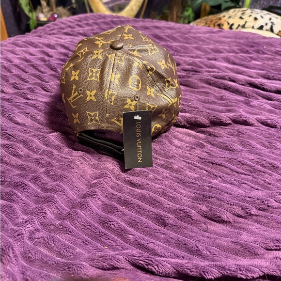 Louis Vuitton Monogram Cap with Gold Logo - Picture 2 of 3